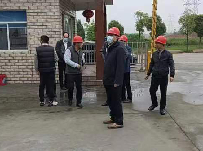 无码人妻深夜拍拍AAA片